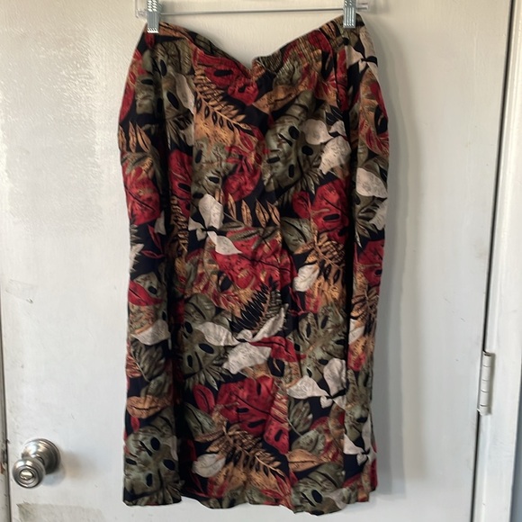 Alfred Dunner Tropical Leaf Print Shirt and Skirt Set - Picture 2 of 7